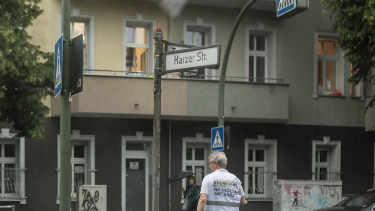 Ganzer Wohnblock in Neukölln nach Corona-Ausbruch unter Quarantäne – B.Z. Berlin