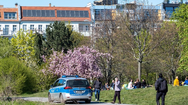 Illegale Partys in Berlin: Polizei will nun verstärkt in Parks kontrollieren – t-online.de