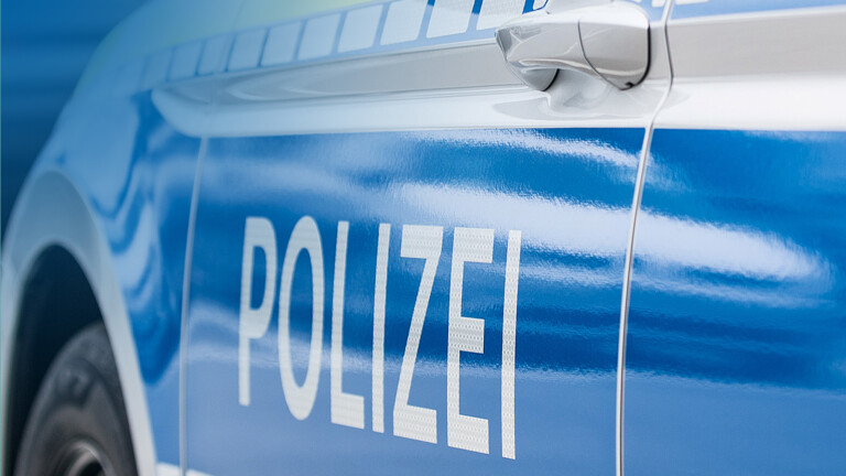 Bei Reinigung in Kfz-Werkstatt – kinderpornografische Bilder in Auto gefunden – B.Z. Berlin