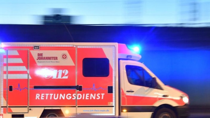 Autofahrerin kracht gegen Baum und wird schwer verletzt – Süddeutsche Zeitung